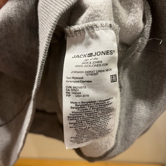 Jack & Jones Crew Neck Sweater embellished with NASA and space mission badges - Picture 10 of 10